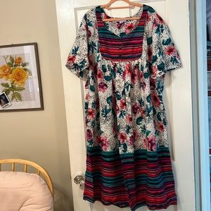 Only Necessities 2X, 26/28 multi-colored caftan